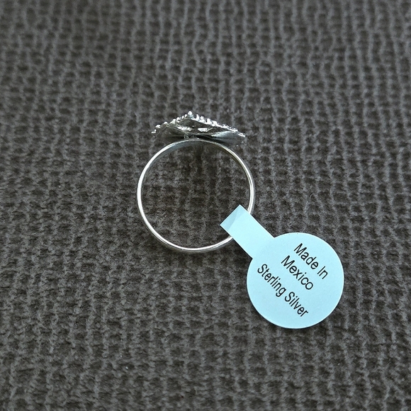 Sterling Silver🤍 El Sagrado Corazon (The Sacred Heart) Ring💍 - NWT - Picture 16 of 16